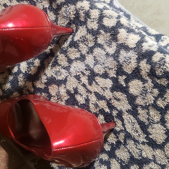 Apostrophe red heels. - Picture 3 of 6